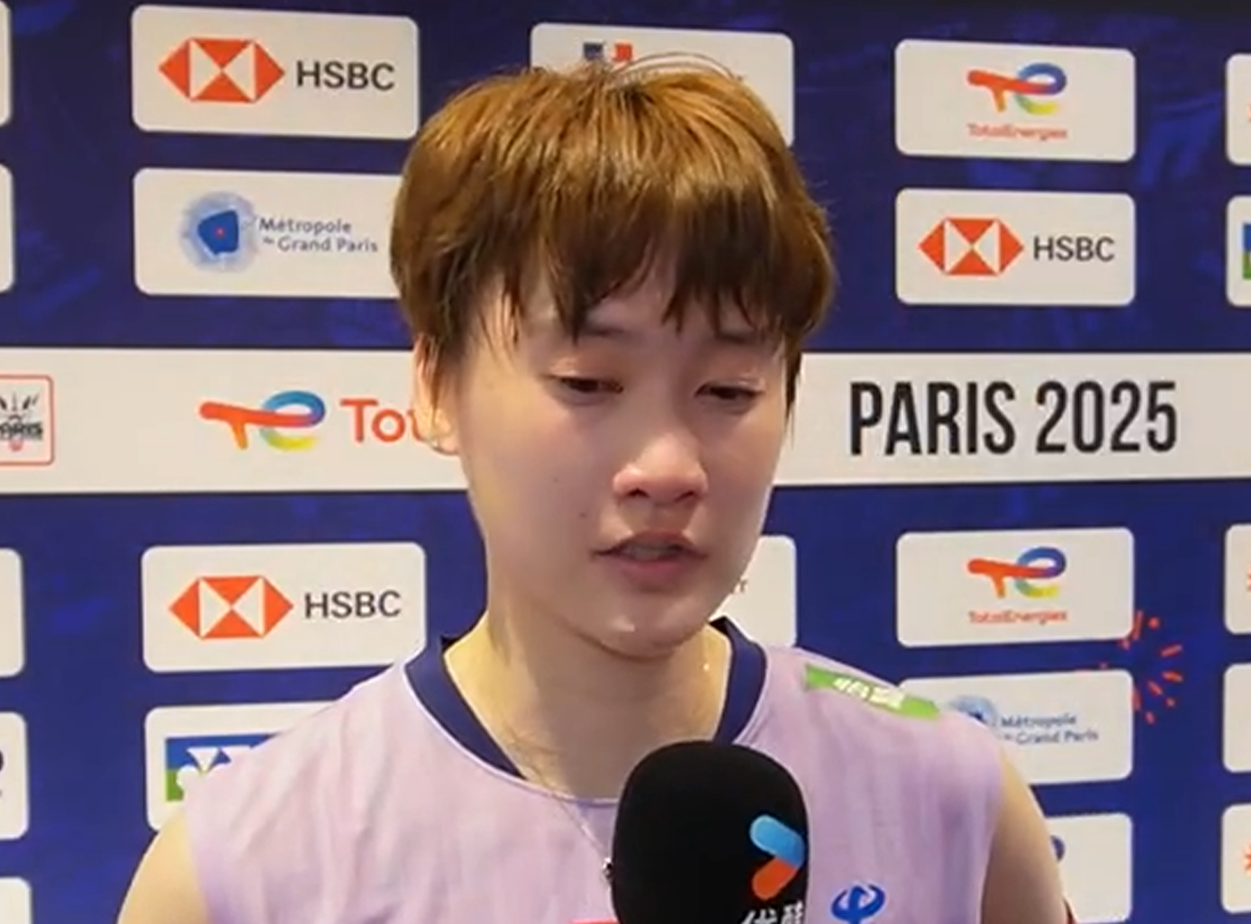 陈雨菲丢冠!采访+颁奖全都眼含泪水,自曝吃了八颗止疼药!